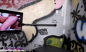 Оливия, яздиш този голям кур като професионалистка