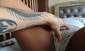 החברה של החבר הכי טוב שלי נתנה לי לגעת בה במיני-חצאית, לעזאזל, פיצצתי חזק! 😍