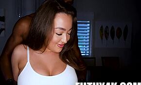 Dajem senzualnu masažu Don Sudanu, Kesi Lenoir.