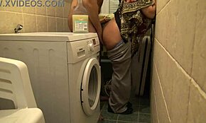 Ερασιτέχνης Γυναίκα Κούκολδος Κάνει Σκληρό Σεξ Στο Υπόγειο Ενώ Ο Άντρας Της Είναι Στη Δουλειά