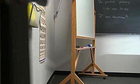 ब्लॉन्ड कोएड यूनिफॉर्म में राइडिंग और ब्लोजॉब के बाद कमशॉट पाकर इंटेंस प्लेजर महसूस करती है