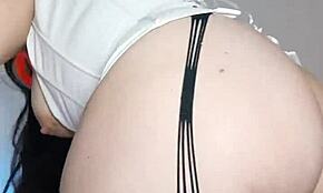 मेरी बीवी की दोस्त मेरे लिए मस्ती करती है, मैं उसकी बड़ी टिट्स चाहता हूं