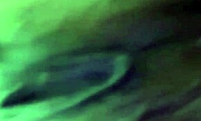 Asta e iubita ta făcând baie? Uite cum îi fut socrul pizda în apel video