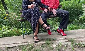 Интригующая пышная теща с жирными сиськами получает сперму на улице