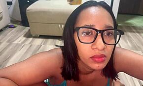 אמא חורגת ליין רודריגז הכריחה אותי לזיין אותה כשהבת רחוקה!