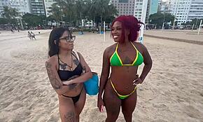 Пара делится интимными моментами в полночь вместе