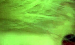 έλα, πάρε αυτό το κουτσούκουμ στο χούδι σαν καλή υποτακτική!