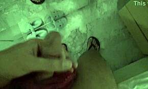 Έπιασα τον ορνιάρικο ετερογιο μου 18 ετών να χτυπάει στα βρώμικα εσώρουχά μου χτες βράδυ