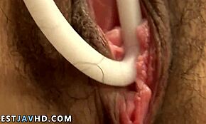 Poredna najstnica 18+ azijska punca si draži pičko z igračami 😏