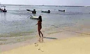 Monika Fox, beni plajda pembe bikiniyle görmek ister misin?