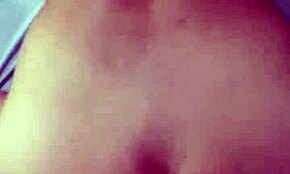 Ung styvmamma känner sin styvson komma på hennes mage, han klarade inte tio minuter