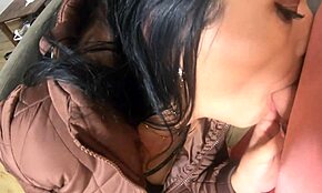 Milfy Calla Faz Chuveiro Dourado, Peido e Goza em Jaquetas 😈