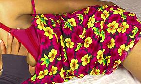 Индийска деси момиче показва девствена путка