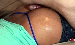 फिलिपिनो बीवी झुकी हुई घरेलू क्रीमपाई के लिए जींस में