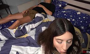 Follo a mi novia al lado de su padrastro - acción arriesgada en cama