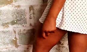 Kiihottuneet naiset esittelevät tiukkoja märkiä pilluja ja pieniä 18+ tissejä