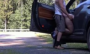 naidaan matkatoveria kovasti tiellä