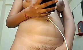 En voi uskoa että näytän kuumaa märkää intialaista pilluani näin