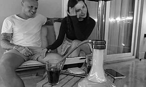 야, 내 베스트 프렌드가 아내 엉덩이를 날것 POV로 박아. 이 진짜 바람 믿을 수 없어!