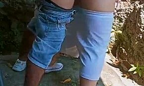 С Новым Годом, похотливые тинейджеры трахаются грубо за заброшенным домом!