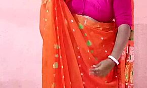 Hermosa mujer india curvilínea en sari Parte 2