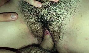 في فيديو تابو منزلي، المعلم يغوي تلميذته السمينة في المدرسة الثانوية بسهولة بلعب أدوار.