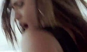 Stor rumpa-tjej får cumshot efter blowjob och anallek i HD.