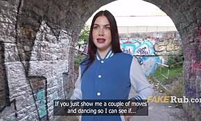 ماذا لو أعطيتك المزيد من المال للرقص الخاص يا فتاة إسبانية