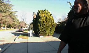 Tato holka mu dovoluje vyprsknout do úst během jejich intimního sezení