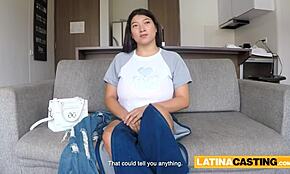 Plump asiatisk latina får tittyfuck efter djup hals blowjob