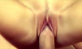 Tette Bionda Romana 18+ Si Arrapa e Scopa il Cazzo in Calze Cavalcando Doggy con Cazzo Grosso che Sgrille.