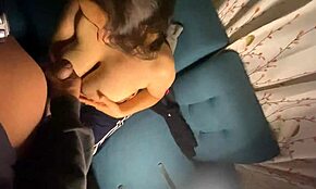 Invito vicina latina a vedere film e sborro sulle grosse tette