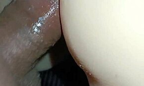 Želiš anal u pozi psa, Sali? Svrsavam ti na guzicu.