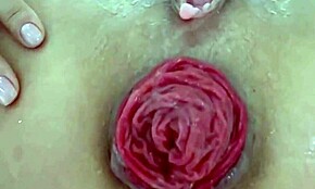 강렬한 애널 파괴와 주스 같은 탈장 클로즈업