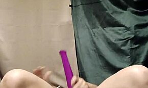 2. juli 2025 auto-seanse med kvinnelig slave i seletøy og belte for onaneringsøkt