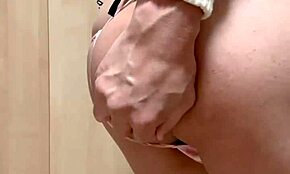 ΓΑΜΩ, ΕΙΝΑΙ ΤΟΣΟ ΓΛΥΚΙΑ ΣΤΗ ΣΤΟΛΗ ΠΑΙΖΟΝΤΑΣ ΜΕ ΤΟΝ ΚΟΥΛΟ ΤΗΣ!