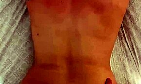 Trailer trash-hora visar stor röv suger kuk blir knullad cowgirl creampie.