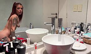 Ik overtuigde beste vriend Mile Gomez uitkleden in badkamer en hadden intieme activiteit daarna