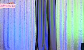 Ljubi, ko dobi oljno masažo na velikih joškah in ljubkem blond telesu