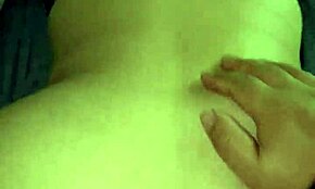 मेरी सौतेली माँ डैड से बात करती है जबकि मैं उसे बाहर चोदता हूँ।