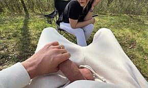 Jem nekaj zunaj zjutraj in pokaže za kulisami