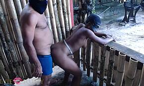 Sono in vacanza al mare a scopare questa troia arrapata, parte 6. È così caldo e homemade.