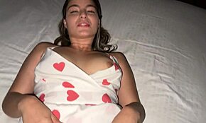 Min tinder date knepper min behårede fisse bedre end ex