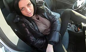 Rizikové venkovní sex je tak zábavné, že? Podívej na tento sestřih s hlubokým hrdlem a polykáním spermatu