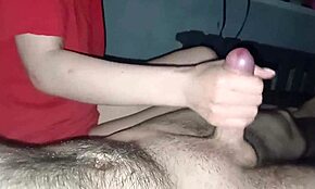 Σε δωμάτιο μοτέλ δίπλα στον δρόμο, τραβάει πούτσο τυχαίου τύπου με πάθος