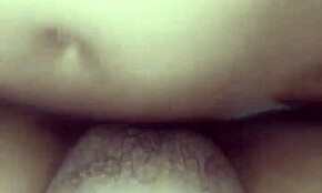 Pornoattrice matura fa sega e gola profonda a cazzo grosso