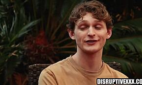 Бывший заключенный трахает без презерватива сводного брата друга с страстной интенсивностью