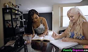 Stiefvader vult jonge 18+ stiefdochter met room tijdens studeeruurtje