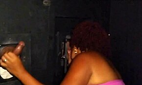 Poroka gre v glory hole in dobi curk sperme v obraz