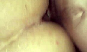 Piccola araba 18+ con tette grosse si fa sbattere la figa